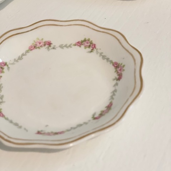 Mini antique, floral china plates - Picture 5 of 6